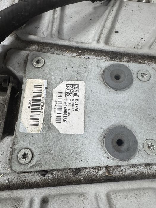 Компрессор надува повітря 06E145601AG audi