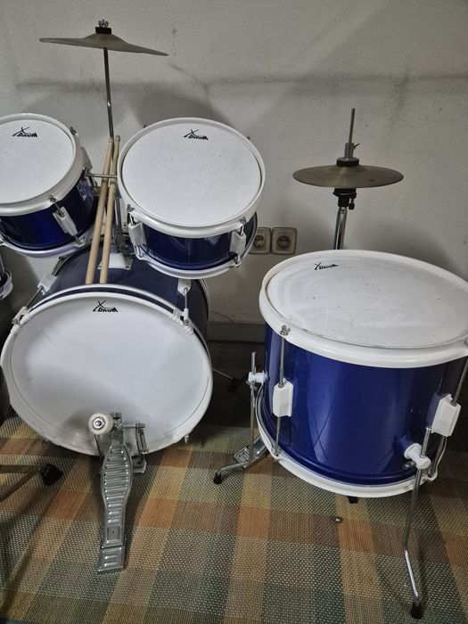 Bateria acústica de criança