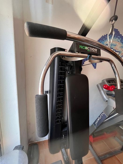 Máquina de fitness e musculação Proaction BH fitness