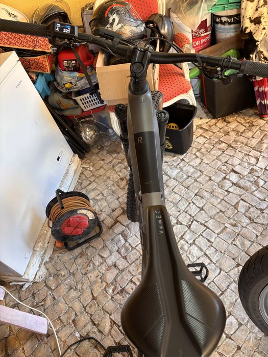 Bicicleta elétrica CUBE Stereo Hybrid 160 HPC Race – como nova!