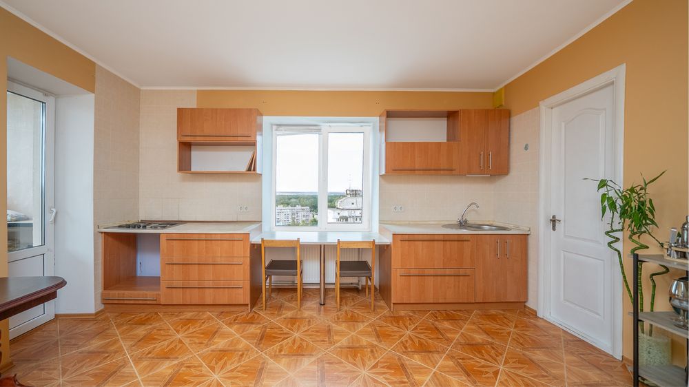 1 кімнатна 57.3 кв.м. Ремонт Велика кухня 17.8 кв.м. Власна котельня Лічильник тепла Масани Незалежності Велмарт