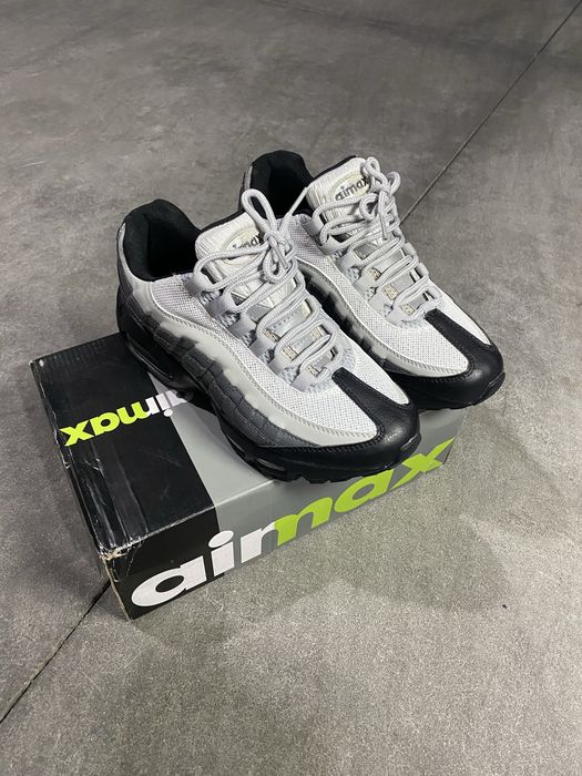 Nike Air Max 95 - black and gray