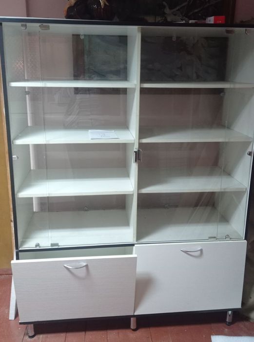 Шкаф білий, в гарному стані