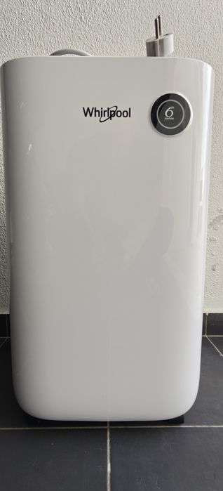 Desumidificador Whirlpool ⁶th Sense Avariado

Liga funciona, no entanto não remove humidade. 
Provavelmente compressor Avariado.
1 ano de uso, sem ma