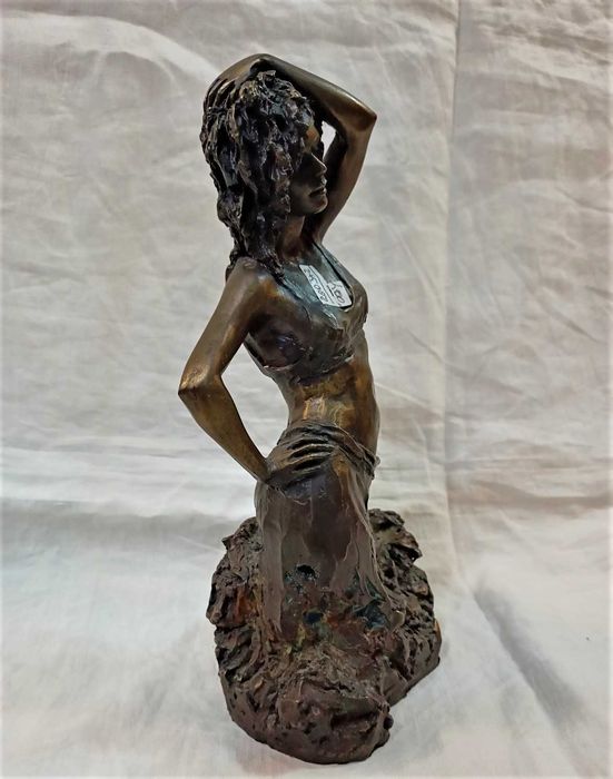 Estatueta Mulher Bronze Paor
