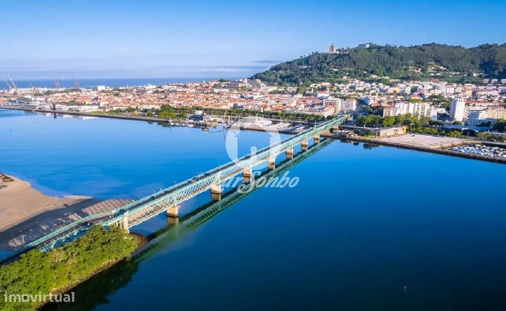 Apartamento T1 com terraço de 50m2 a 500m da praia da Amorosa, Vian...