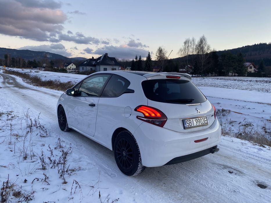 Peugeot 208 sport 3 drzwi led navi czarne alufelgi