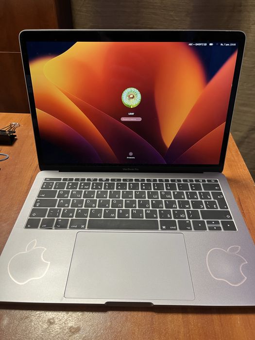 Macbook pro 13 i5 8/256