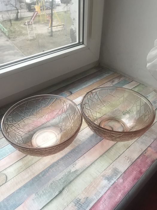 Скляна салатниця