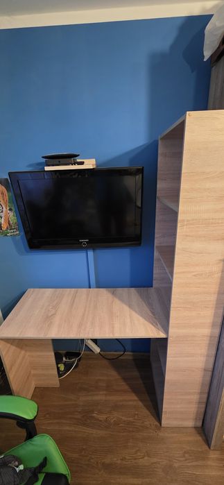 Biurko z szafką dla dziecka.