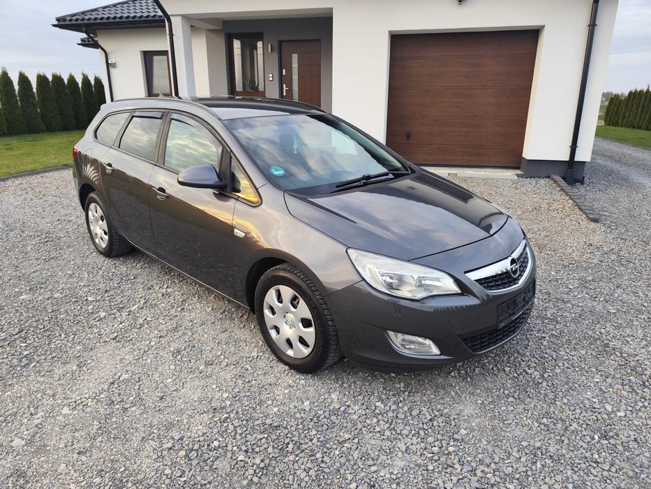 Sprzedam Opel Astra 2011 SPROWADZONY