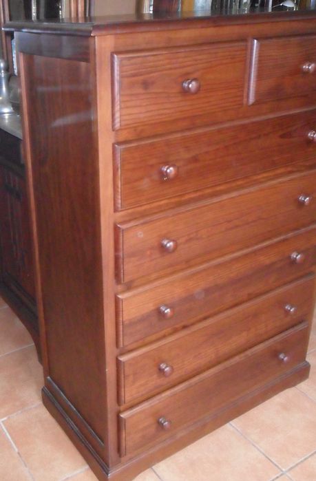 Móvel camiseiro em castanho