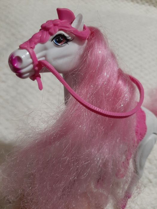 Лошадь ,лошадка,кінь  для барбі .Ходить