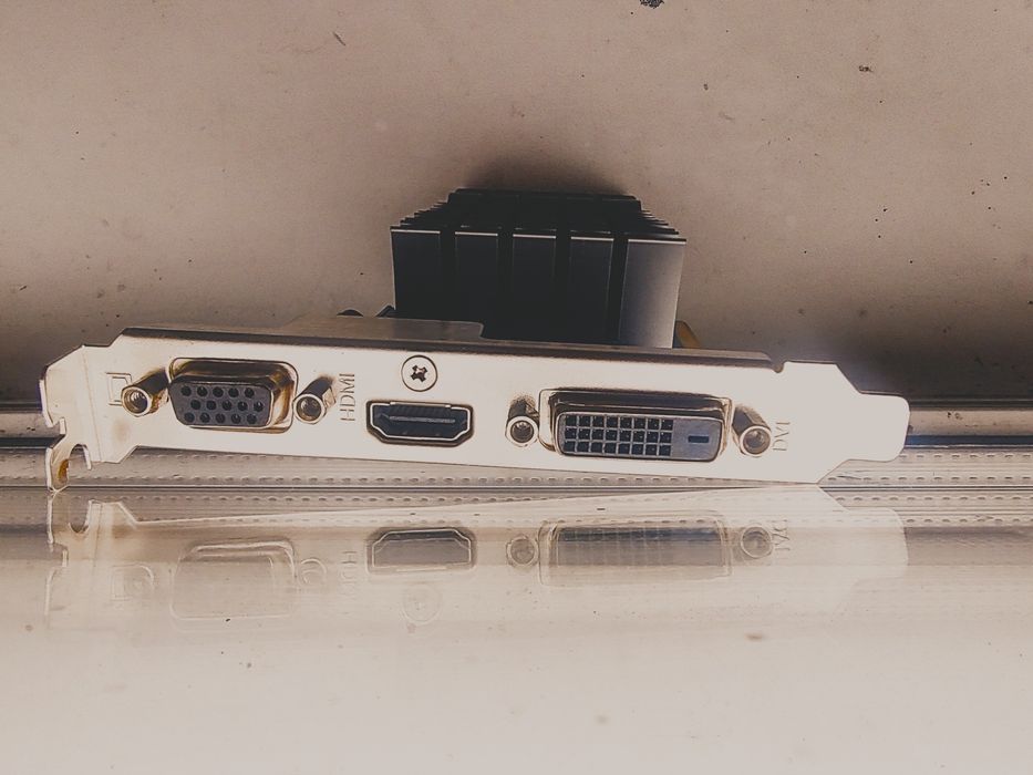 Asus Nvidia GT730 1 ГБ ddr3 НЕ справна