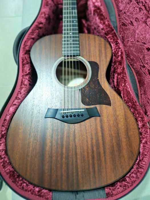 Guitarra Taylor AD22e made in USA + Taylor Sense