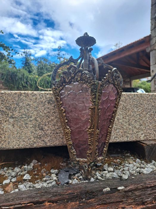 Candeeiro Antigo com Vidro Rosa