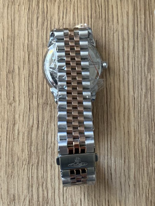 Новий годинник Vivienne Westwood