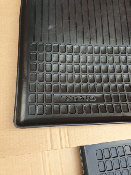 Dywaniki plastikowe volvo 340/360  88 rok ORYGINALNE VOLVO