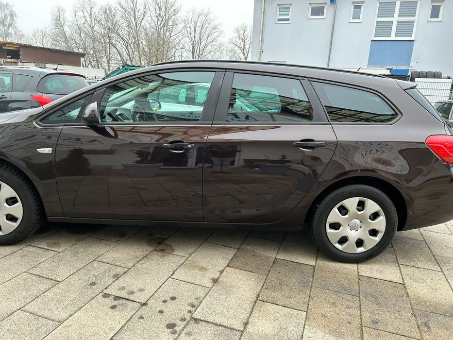 Opel Astra 1.4 B 2011 r