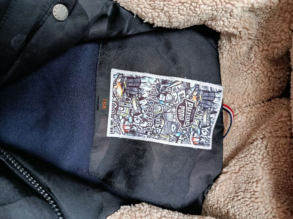 Дуже тепла фірмова куртка на підлітка