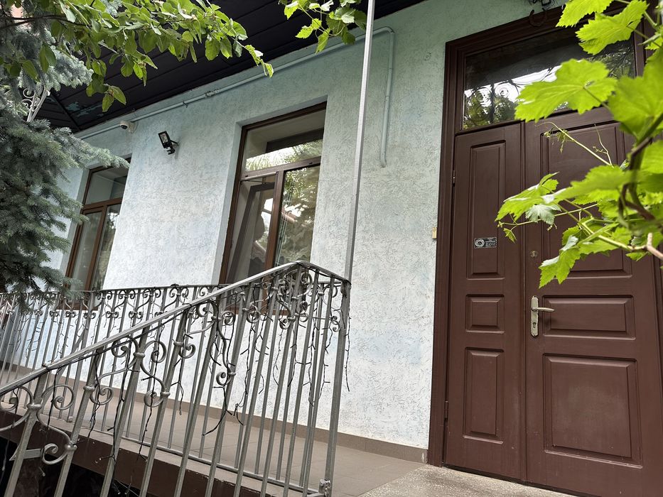 Здається будинок Центр Університет