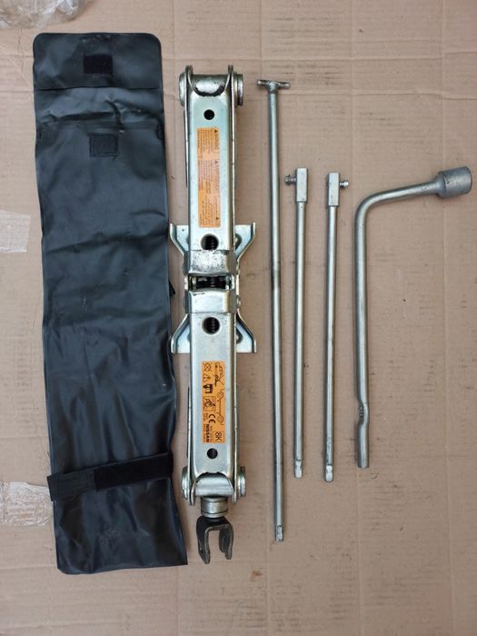 Домкрат Ключ Nissan Navara Nissan Pathfinder R51 NP300 Ключ Запаски