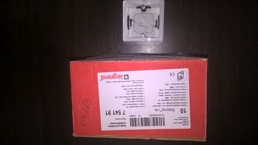 LEGRAND Valena Life puszka natynkowa pojedyncza biała
