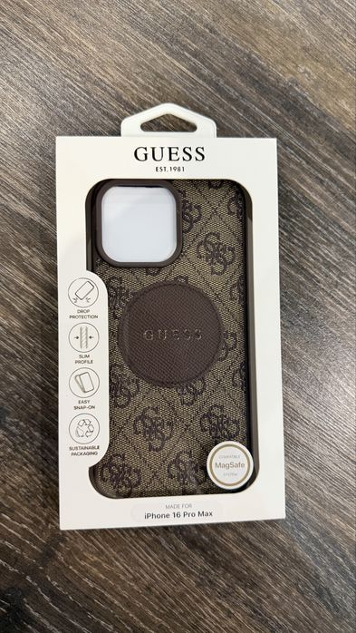 Оригінальний чохол від Guess на iPhone 16 pro max MagSafe