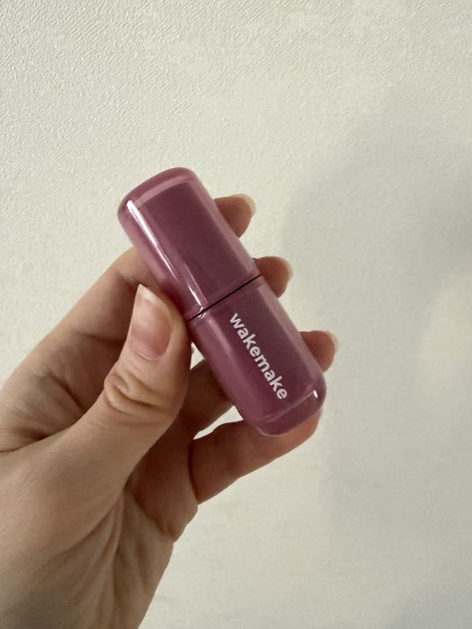 Помада Charlotte Tilbury pillow, тінт Wakemake, туш Maybeline