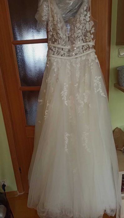 Suknia ślubna Lilian West 66155 ivory/nude + długi welon gratis
