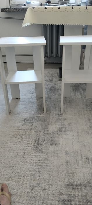Dwie szafki z półką białe