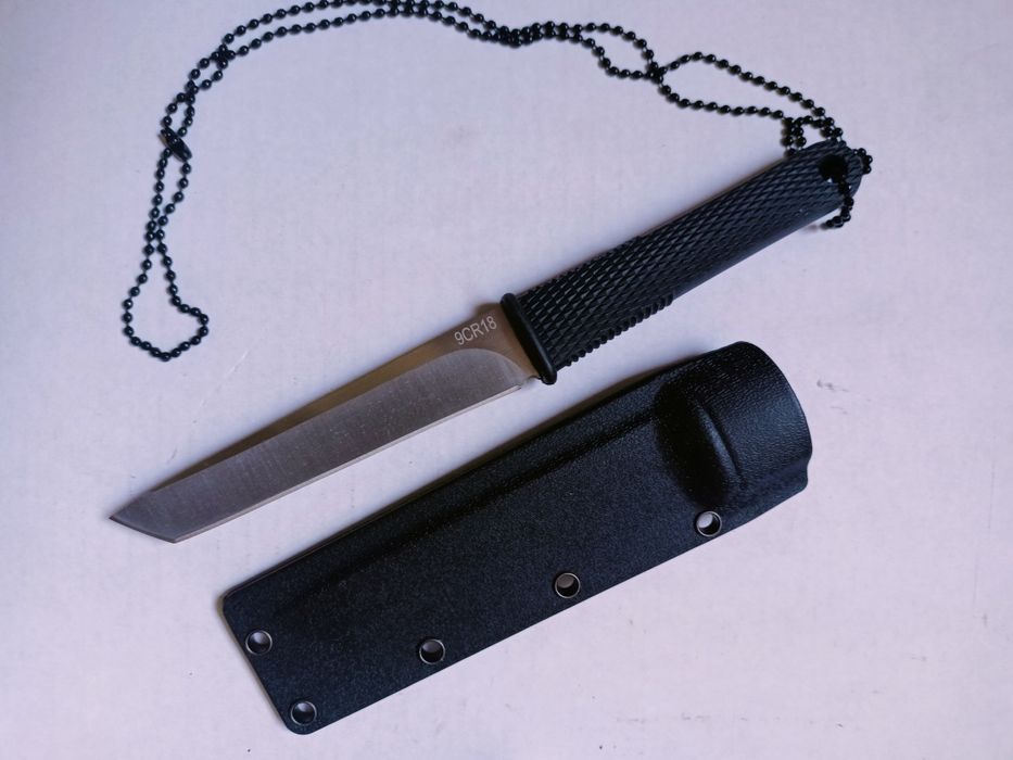 Ніж, нож , з піхвами та ланцюжком для носіння на шиї