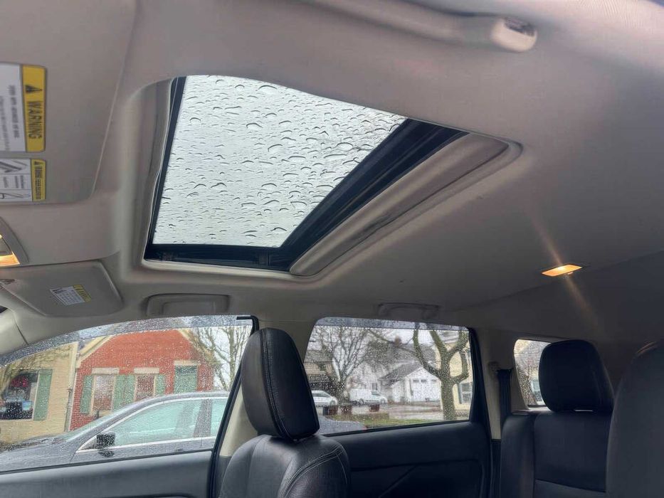 Mitsubishi Outlander      2016