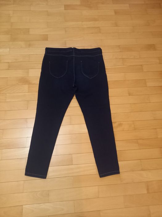 Przyjemne i wygodne jeansy damskie marki Dorothy Perkins