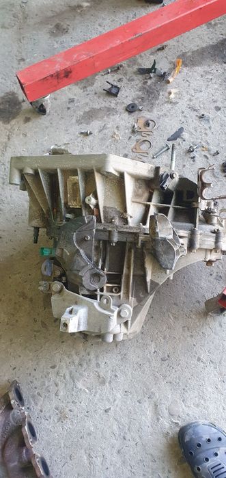 Двигун 1.4 TCe130  компресор, генератор, стартер .