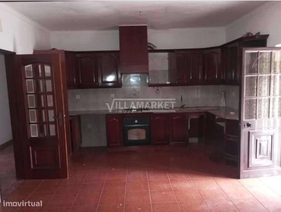 Moradia V3 isolada da banca com logradouro situada em Foros da Afeitei