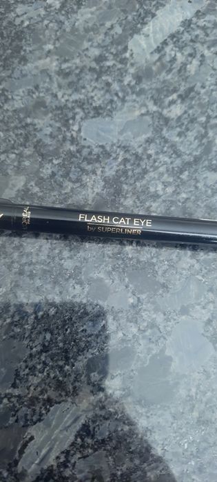 L'OREAL eyeliner Flash Cat Eye Superliner 01 Black