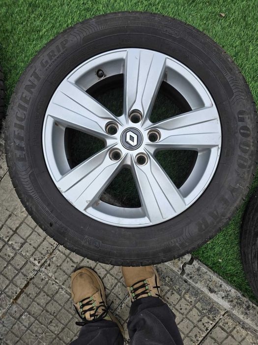 Vendo jantes e pneus  215 60 r 16 para Renault talisman/megane.