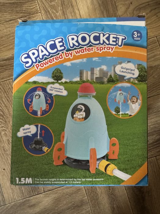 zabawka dla dzieci i zraszacz ogrodowy