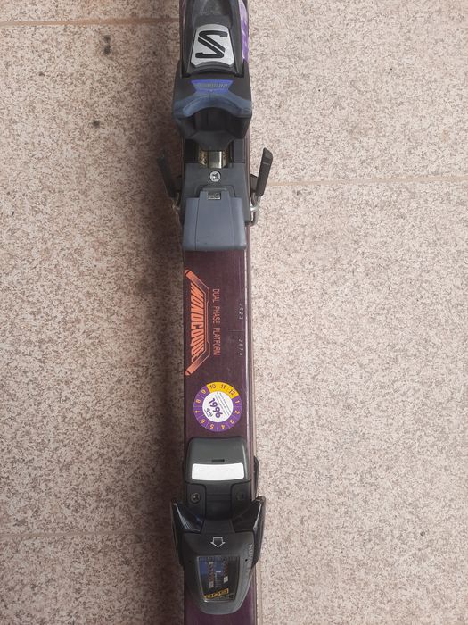 2 Skis Salomon, em excelente estado. Pode ver sem compromisso em Fafe.