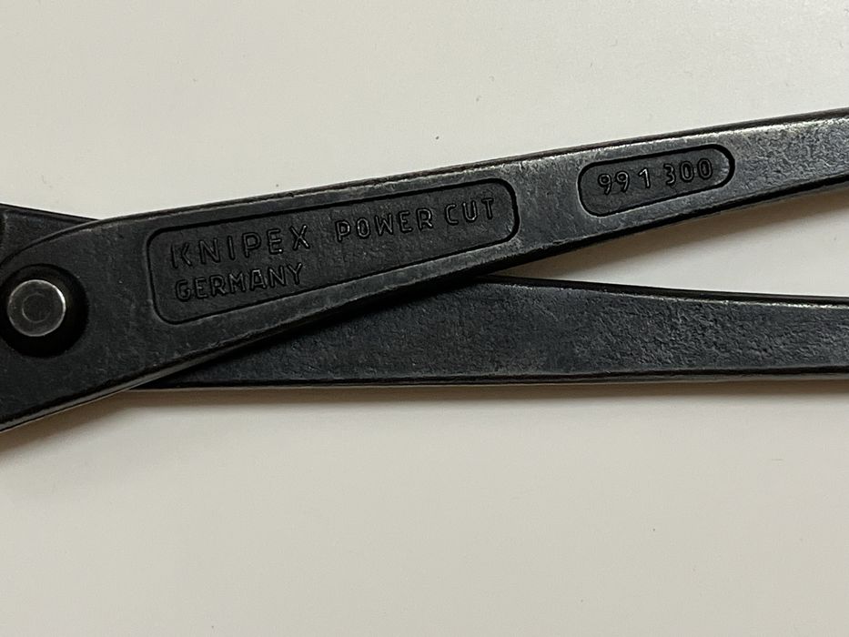 Torquês Knipex Ref. 991300 - Preta