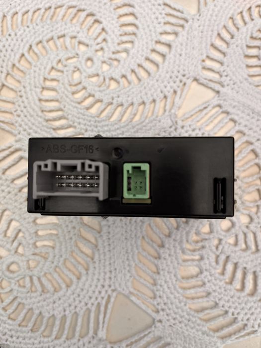 MAZDA USB HUB N243-669U0 A - Original