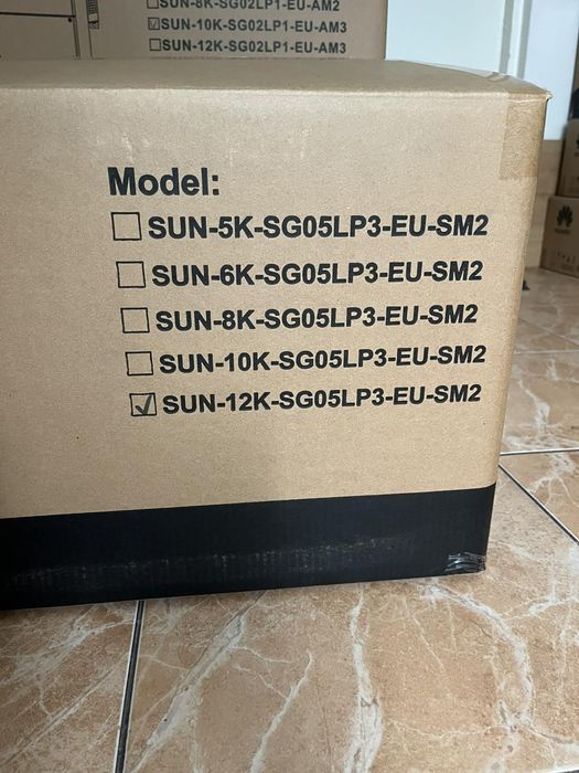 Гібридний інвертор SUN-12K-SG05LP3-EU Deye WiFi 12 kW, 3 ф, 2 MPPT, LV