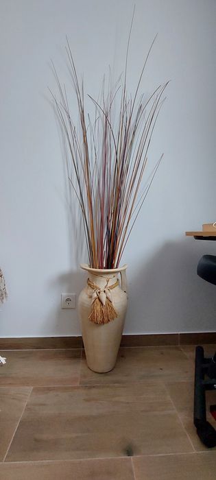 Jarra em cerâmica decorativa
25 anos
Decoração incluída

Pequena quebr