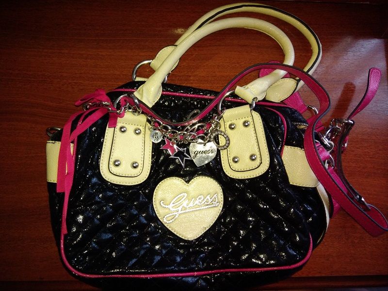 GUESS - Carteira Preta e Branca