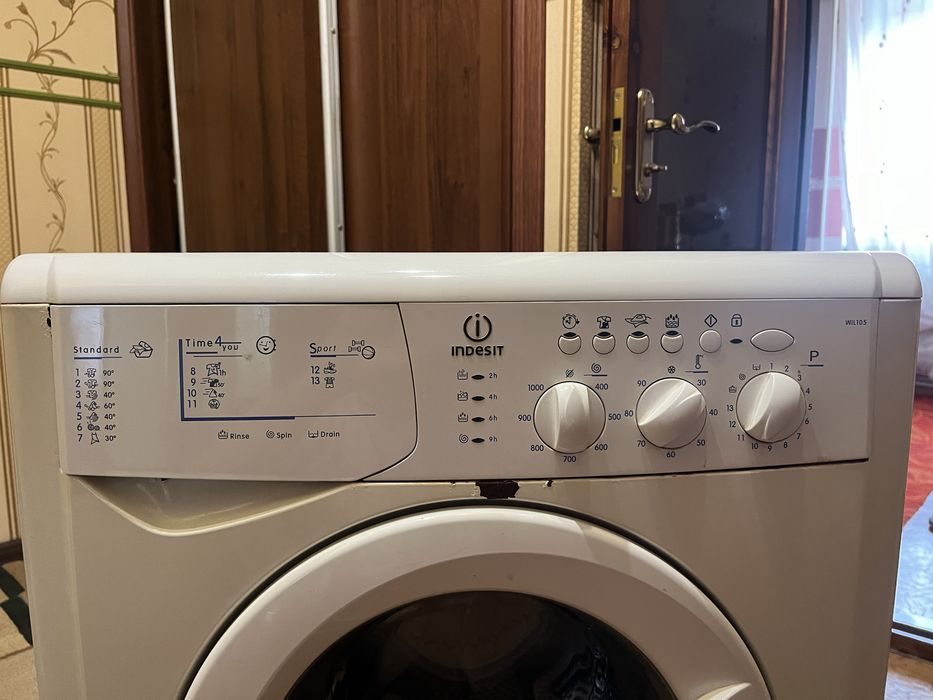 Продам пральну машину indesit