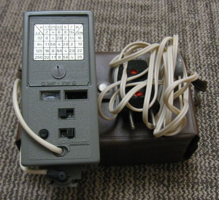 Фотовспышка Электроника Л5-01 в чехле.