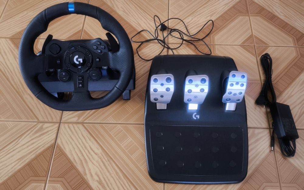 Logitech g923 PS4/PS5/PC