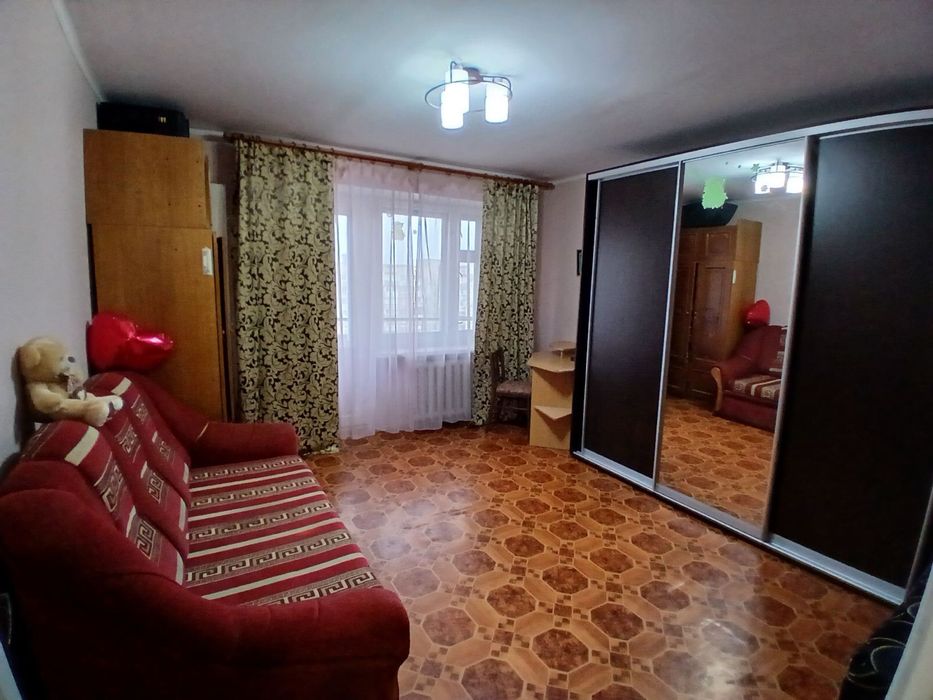 Продам 1-к квартиру у самому центрі!