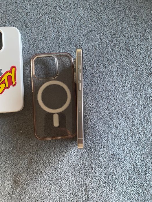 iPhone 15 pro Titanium natural